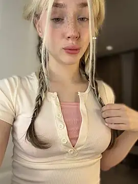 KittiLin online show from March 28, 2026, 9:27 pm