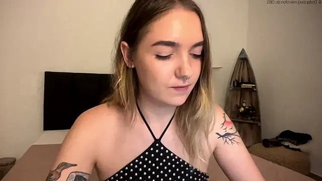 Snapshot of RoxyWet chatting on April 27, 2026, 1:31 pm RoxyWet online show from April 27, 2026, 1:31 pm