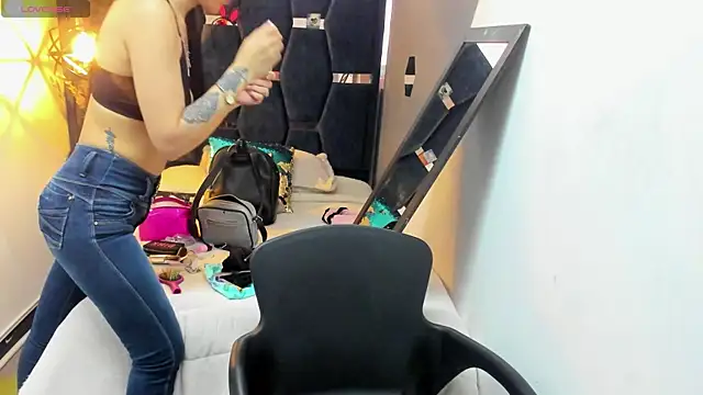 Abril Fox   online show from April 16, 2026, 7:36 pm