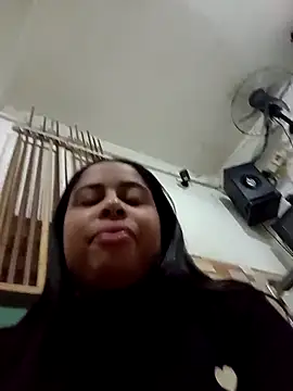 gatinha20257 online show from May 14, 2026, 2:30 am