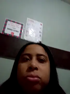 gatinha20257 online show from May 11, 2026, 4:37 pm