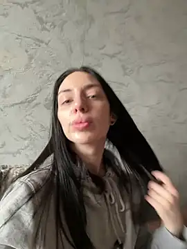 MishellKins online show from April 1, 2026, 10:16 am