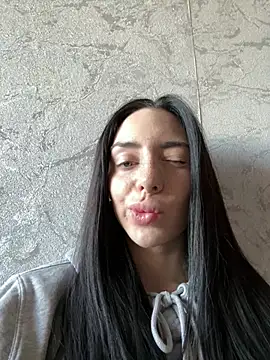 MishellKins online show from March 22, 2026, 1:12 pm