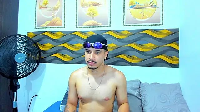 Snapshot of Leon_Hotx chatting on May 1, 2026, 7:30 pm Leon Hotx online show from May 1, 2026, 7:30 pm