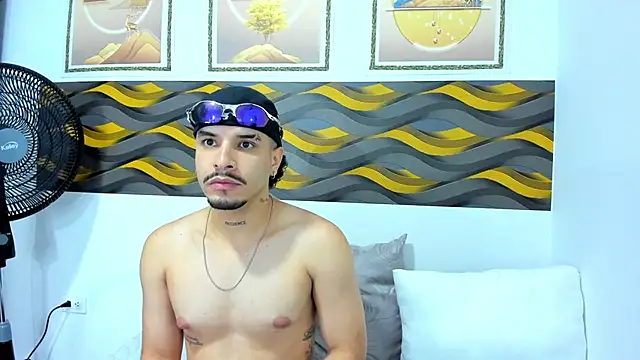 Leon Hotx online show from April 17, 2026, 2:47 am