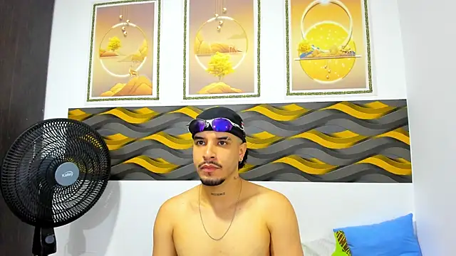 Snapshot of Leon_Hotx chatting on May 21, 2026, 7:11 pm Leon Hotx online show from May 21, 2026, 7:11 pm