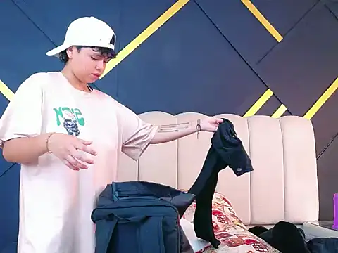 NikiEvanz online show from March 27, 2026, 6:31 pm