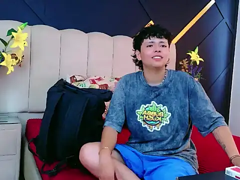 NikiEvanz online show from April 7, 2026, 7:15 pm