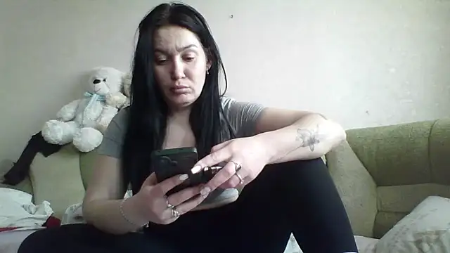 LindaDoll99 online show from April 1, 2026, 8:04 am