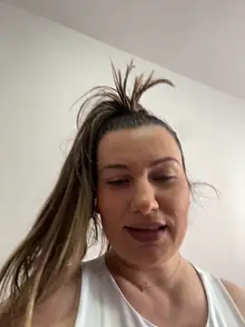 SweetCurvess online show from March 15, 2026, 12:45 pm