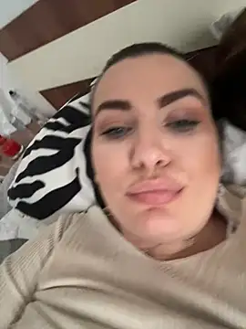 SweetCurvess online show from March 22, 2026, 3:35 pm