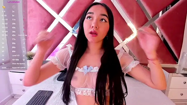 Zoe Evaanss  online show from April 1, 2026, 7:44 pm