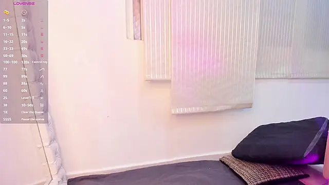 Zoe Evaanss  online show from May 28, 2026, 7:53 pm