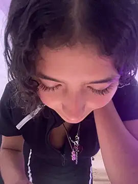 Snapshot of LINDA_EF chatting on April 25, 2026, 12:41 pm LINDA EF online show from April 25, 2026, 12:41 pm