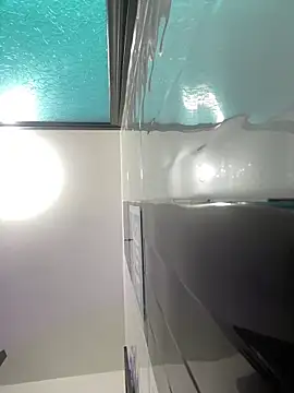 LINDA EF online show from April 15, 2026, 1:04 pm