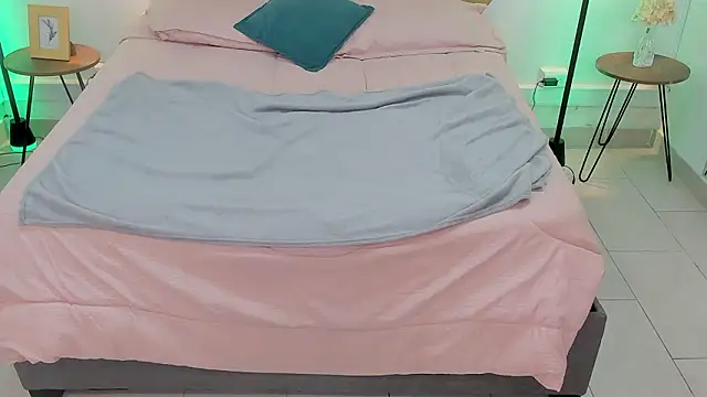 Rachel Wren online show from March 25, 2026, 11:31 am