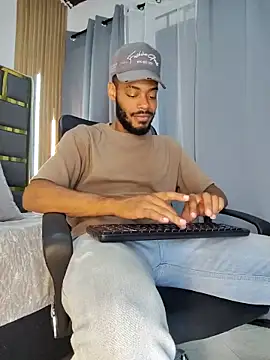 Snapshot of Oliver_bigblack_cock chatting on April 11, 2026, 6:33 pm Oliver bigblack cock online show from April 11, 2026, 6:33 pm