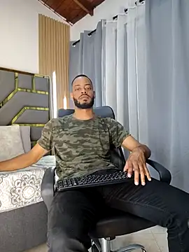 Snapshot of Oliver_bigblack_cock chatting on April 1, 2026, 7:33 pm Oliver bigblack cock online show from April 1, 2026, 7:33 pm