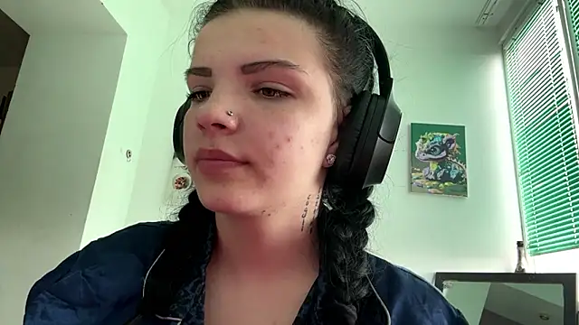 Kateqte online show from March 19, 2026, 12:49 pm