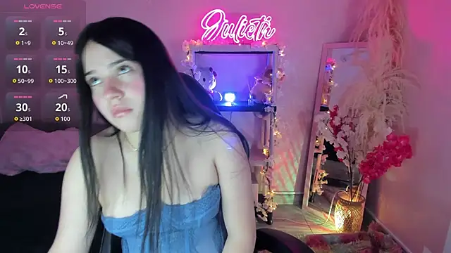 Snapshot of Julieth_Caandy chatting on April 1, 2026, 11:11 am Julieth Caandy online show from April 1, 2026, 11:11 am