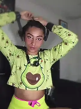 KattyBerryX online show from April 16, 2026, 9:39 pm