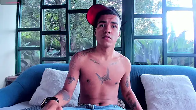 StivennCardona online show from March 26, 2026, 1:42 pm