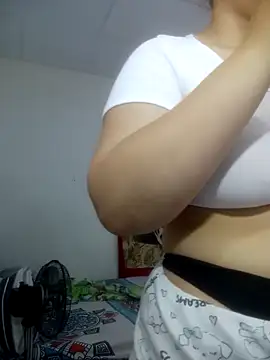 antonelared18 online show from March 31, 2026, 11:18 pm