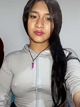KarolaMendez online show from July 5, 2026, 9:43 pm