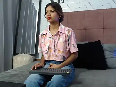 Daniela Lunax online show from March 28, 2026, 1:23 pm