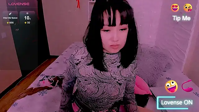 Snapshot of Akiko_Yun chatting on April 18, 2026, 11:45 am Akiko Yun online show from April 18, 2026, 11:45 am