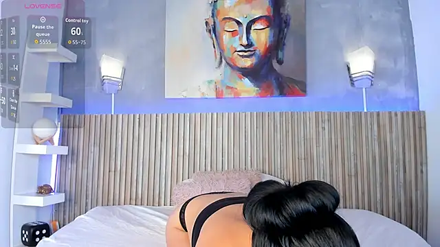 Kira Voss online show from April 15, 2026, 10:43 pm