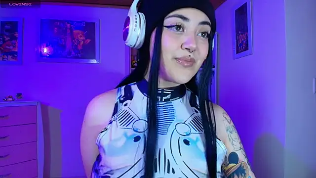 Nanachi uwu online show from April 15, 2026, 2:39 am