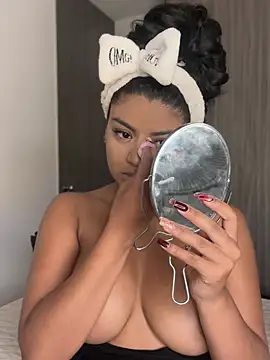 karlymonroe online show from March 18, 2026, 10:10 pm