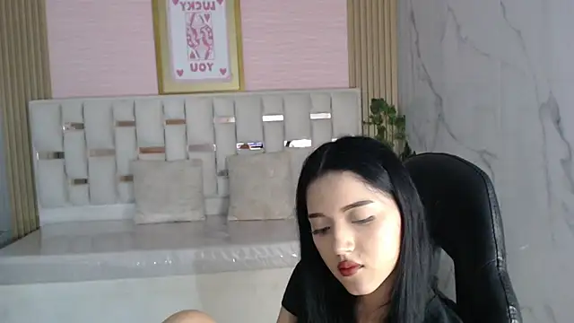 veronicaa s online show from April 16, 2026, 9:39 pm