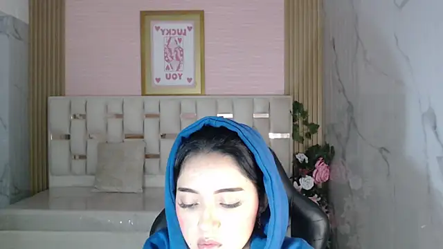 veronicaa s online show from April 15, 2026, 8:42 pm