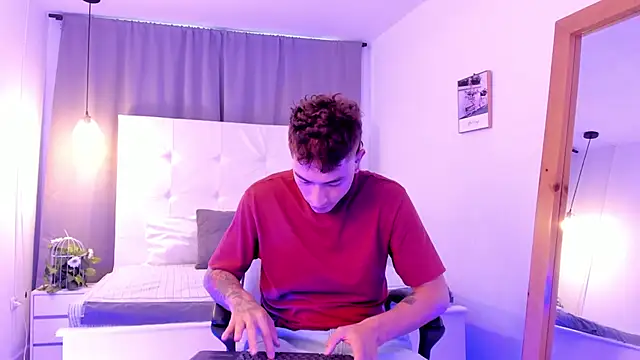 Snapshot of Thiago_2003_ chatting on April 10, 2026, 12:12 pm Thiago 2003 online show from April 10, 2026, 12:12 pm