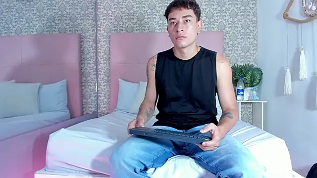 Snapshot of Thiago_2003_ chatting on March 21, 2026, 7:18 pm Thiago 2003 online show from March 21, 2026, 7:18 pm