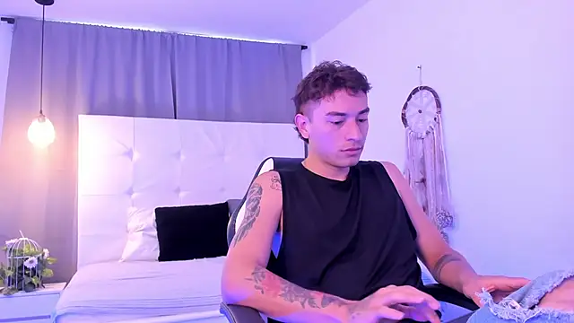 Snapshot of Thiago_2003_ chatting on April 7, 2026, 12:18 pm Thiago 2003 online show from April 7, 2026, 12:18 pm