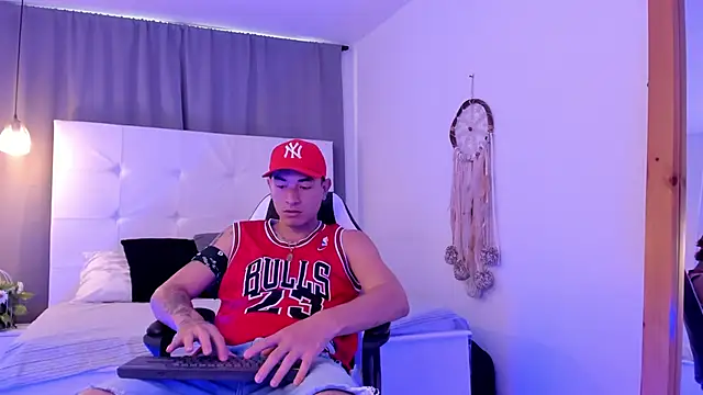 Snapshot of Thiago_2003_ chatting on April 8, 2026, 12:28 pm Thiago 2003 online show from April 8, 2026, 12:28 pm