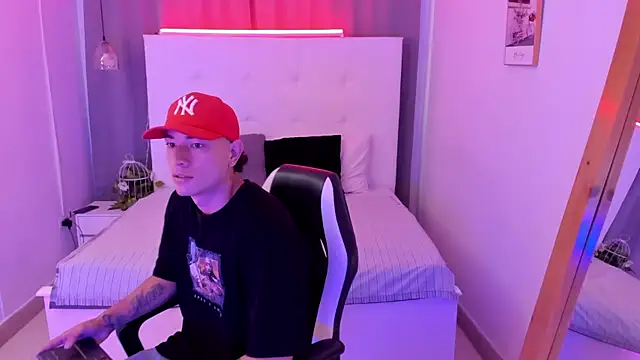 Snapshot of Thiago_2003_ chatting on April 11, 2026, 12:20 pm Thiago 2003 online show from April 11, 2026, 12:20 pm