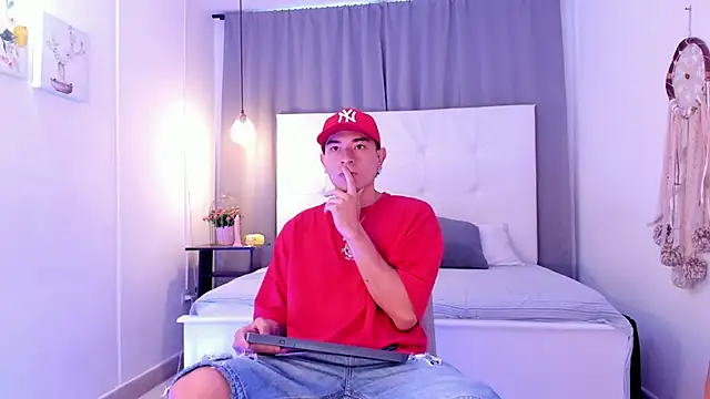 Snapshot of Thiago_2003_ chatting on April 4, 2026, 12:12 pm Thiago 2003 online show from April 4, 2026, 12:12 pm