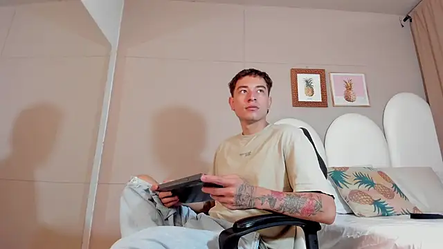 Snapshot of Thiago_2003_ chatting on March 18, 2026, 7:15 pm Thiago 2003 online show from March 18, 2026, 7:15 pm