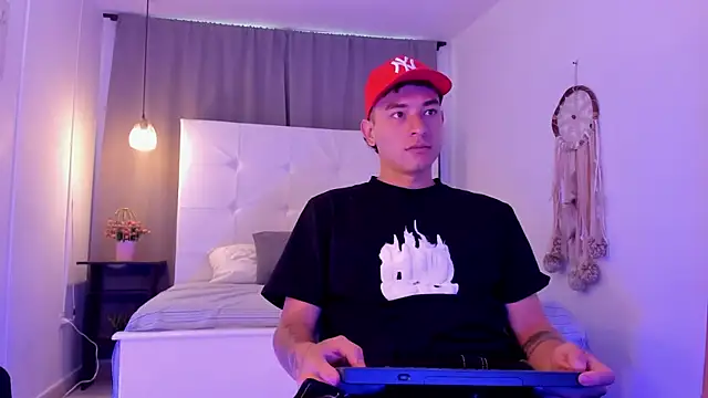 Snapshot of Thiago_2003_ chatting on April 6, 2026, 12:17 pm Thiago 2003 online show from April 6, 2026, 12:17 pm