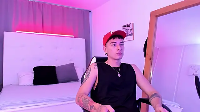 Snapshot of Thiago_2003_ chatting on April 15, 2026, 12:53 pm Thiago 2003 online show from April 15, 2026, 12:53 pm