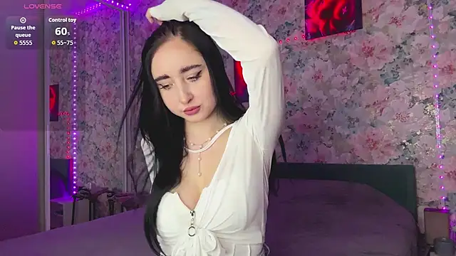 Snapshot of LizzyMooore chatting on April 2, 2026, 12:56 pm LizzyMooore online show from April 2, 2026, 12:56 pm