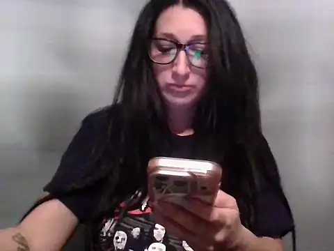 TheVictoriaWolf online show from April 17, 2026, 7:00 am