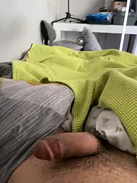 hardboii00 online show from April 16, 2026, 4:13 am