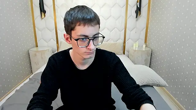 Snapshot of RonBevs chatting on May 27, 2026, 9:33 pm RonBevs online show from May 27, 2026, 9:33 pm