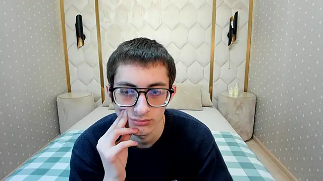 Snapshot of RonBevs chatting on May 3, 2026, 8:23 pm RonBevs online show from May 3, 2026, 8:23 pm