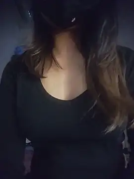 Snapshot of Tasty_Cherry chatting on May 25, 2026, 8:51 pm Tasty Cherry online show from May 25, 2026, 8:51 pm